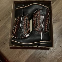 Men’s boots size 10