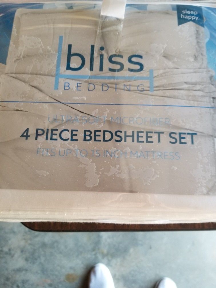 Queen Size Sheet Set... NEW