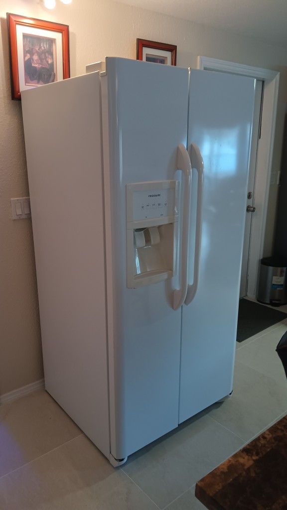 Frigidaire Fridge