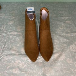 Women’s Brown Suede Boots