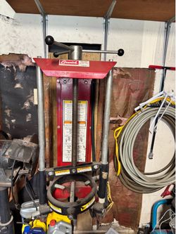Strut compressor