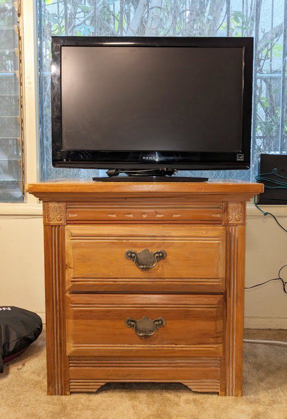Free Set Of Drawers And Dynex TV