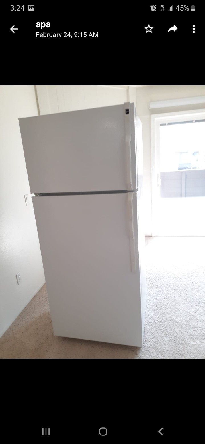 100 dlls refrigerator good condition