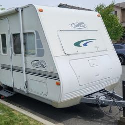 2001 R-Vision Trail-Lite 21'