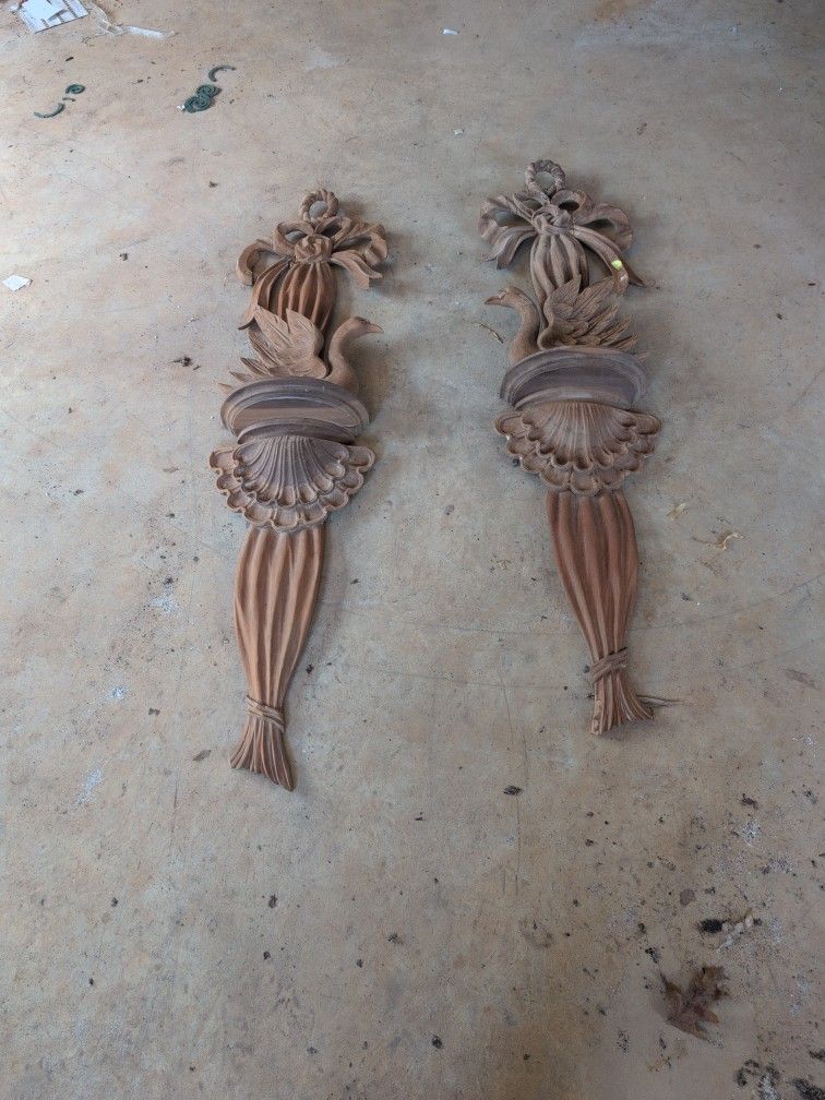 Wood Carvings Decorative Swans With Bows And Ribbons