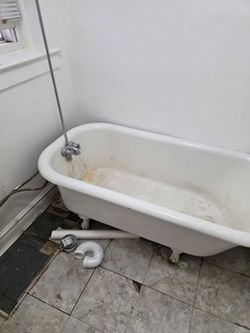 Claw foot tub