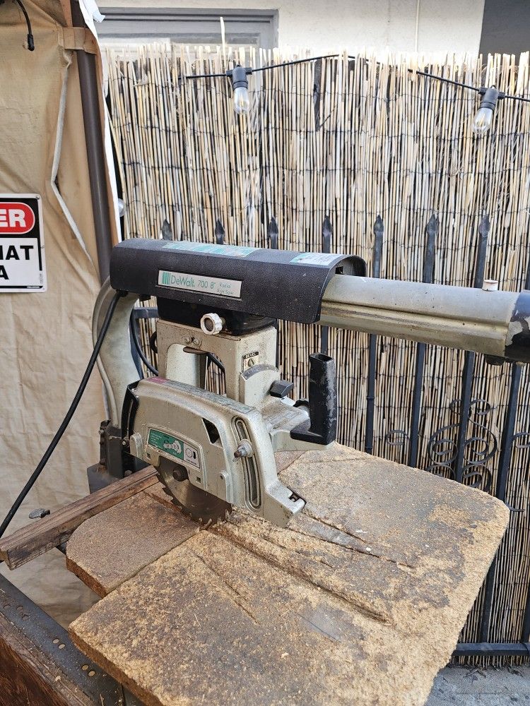 De Walt 700 8" Radial Arm Saw