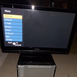 !!!!!!LIKE NEW!!! RARELY USED !!!! PANASONIC 42" TV