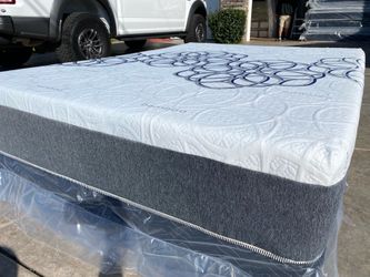 King bamboo cool gel memory foam mattress!!