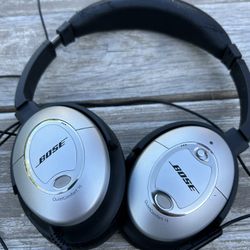 Older Model Bose Wired Headphones