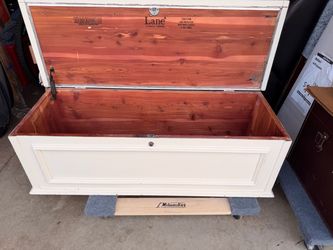 Lane cedar chest