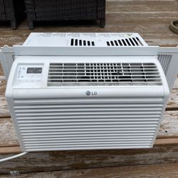 6.000 BTU LG air conditioner ( like new )
