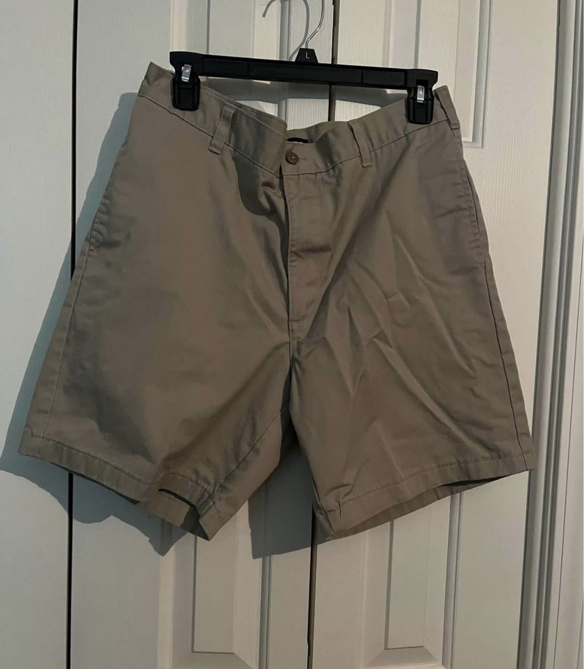 Lands End Shorts like new condition size 33 . Local Pick
