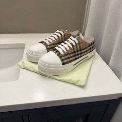 Burberry Shoes 