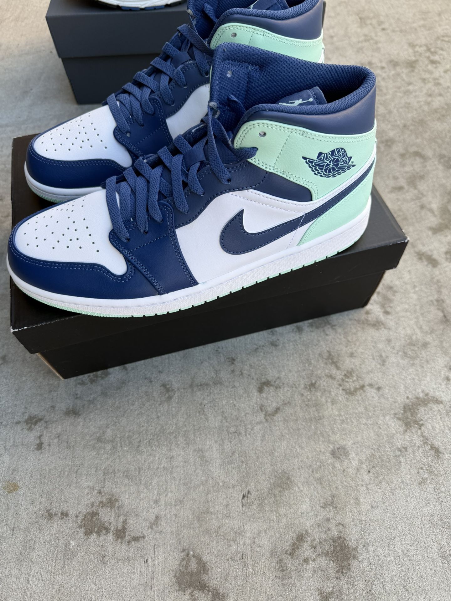 Jordan 1 Mid Mystic Navy Mint Foam Size 11