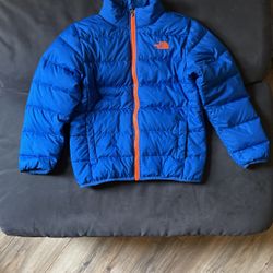 THE NORTH FACE BUBBLE COAT  SZ M BOYS 10/12 BRAND NEW WOTHOUT TAGS NEVER WORN 550 BUBBLE