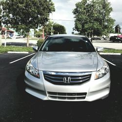 2011 pocas millas por solo 2500 DE incial