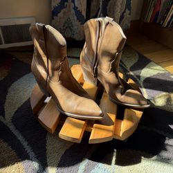 Ladies boots size 7&1/2