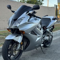 Honda VFR800 Interceptor 