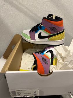 Jordan 1 Mid SE “Lightbulb”