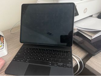 IPad Pro 12.9 inch 5th gen 1TB. Come with Magic Keyboard