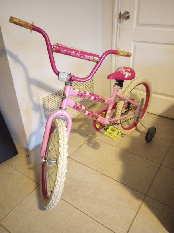20" Girls Huffy Brand New Bicycle Pink Color With Training Wheels