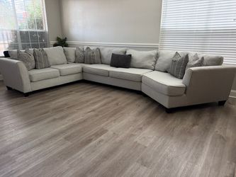 Large Light Gray 3 Piece Sectional Sofa with Cuddler