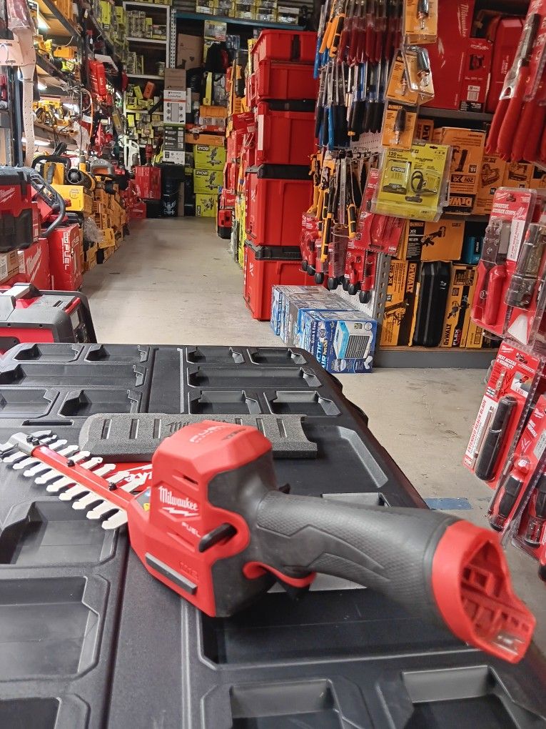 Milwaukee M18 FUEL Brushless Hedge Trimmer. Tool-Only