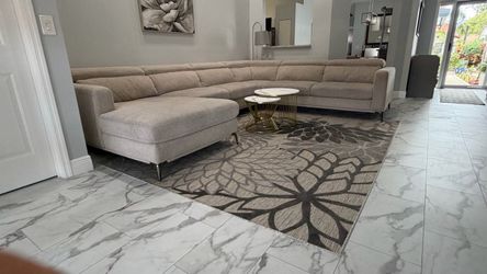 ROOMS TO GO LARGE SECTIONAL SOFA WITH CHAISE + CENTER TABLE & RUG - Delivery is Negotiable
