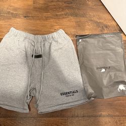 Essentials shorts grey size large