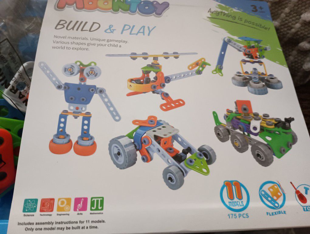 New. Sealed. Moon toy. Build & Play. Building Toy. Robots