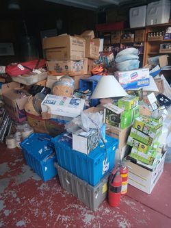 I Have Lift Over Store Stuff Come See Make Deals 