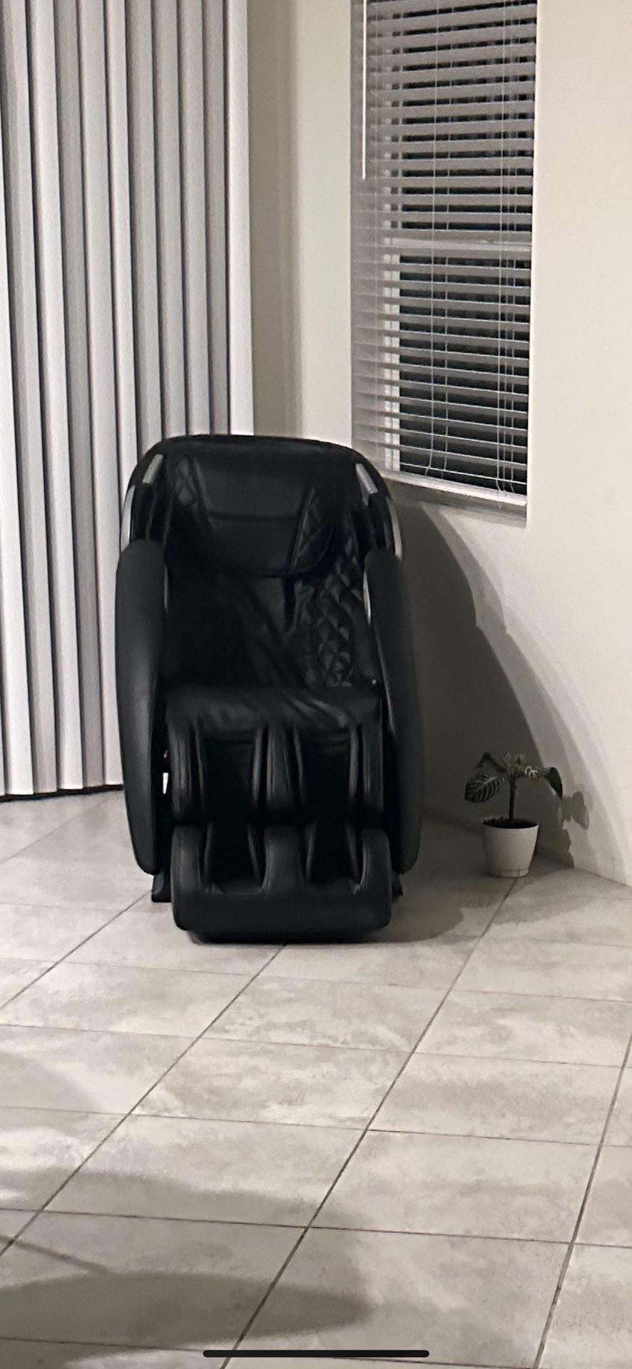 Osaki Bluetooth massage chair 