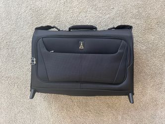 Travelpro maxlite 5 Rolling Carry On Garment Luggage Bag