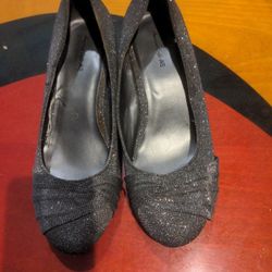 Women's Size 5  American Eagle Heels like New