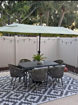 Outdoor patio dining https://offerup.com/redirect/?o=c2V0LkRlbGl2ZXJ5 available