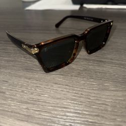 *LV Glasses With Box And Glasses case (CLEAN)