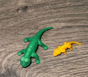 Vintage Marx/MPC Prehistoric Play Set Green and a yellow Cynognathus Figure lot