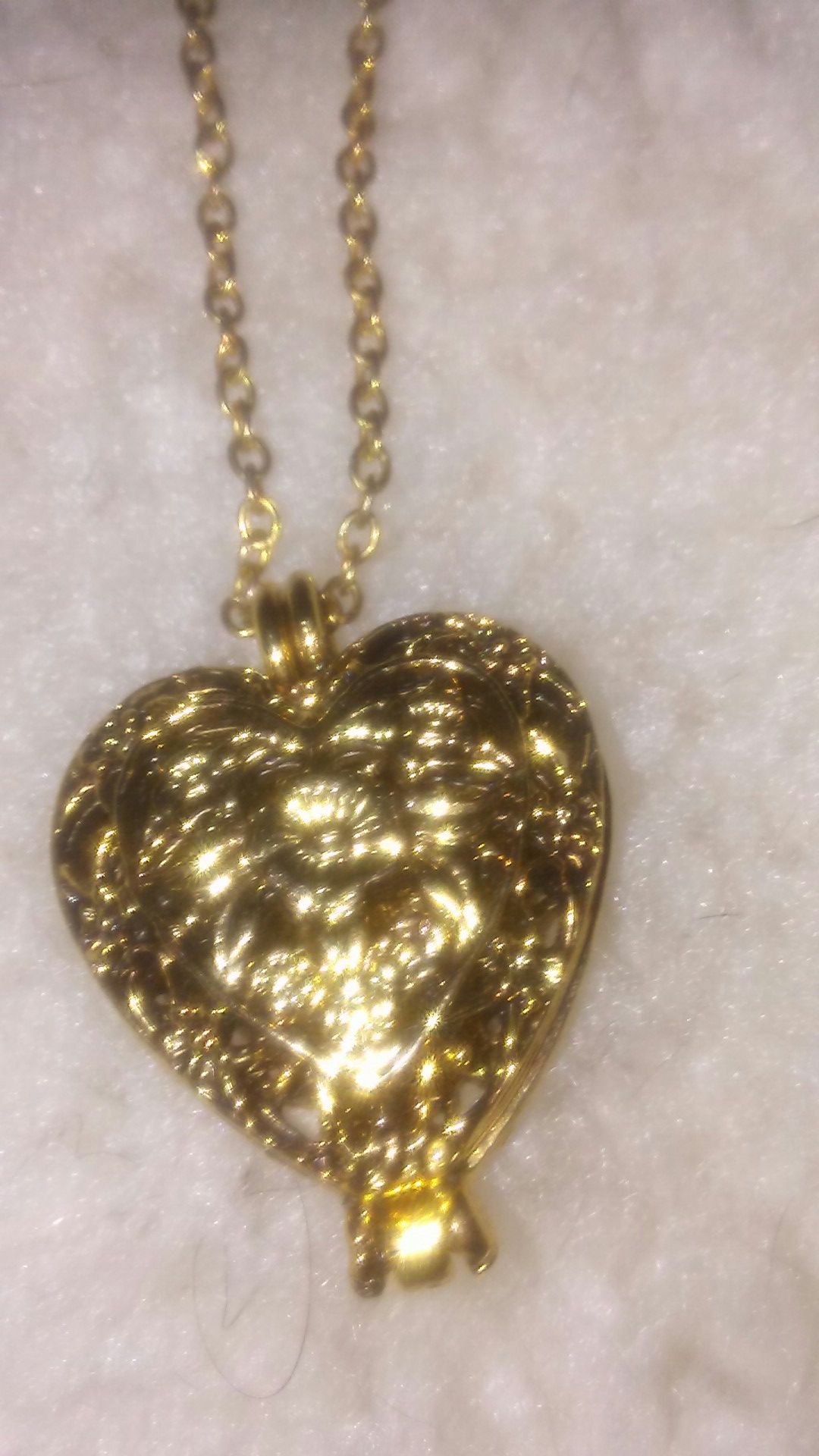 ANTIQUED GOLD LOCKET & CHAIN