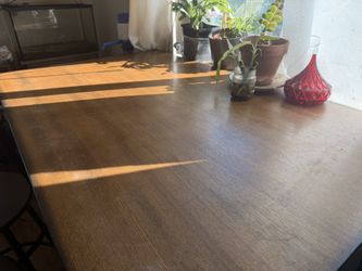 More’s Wood Table