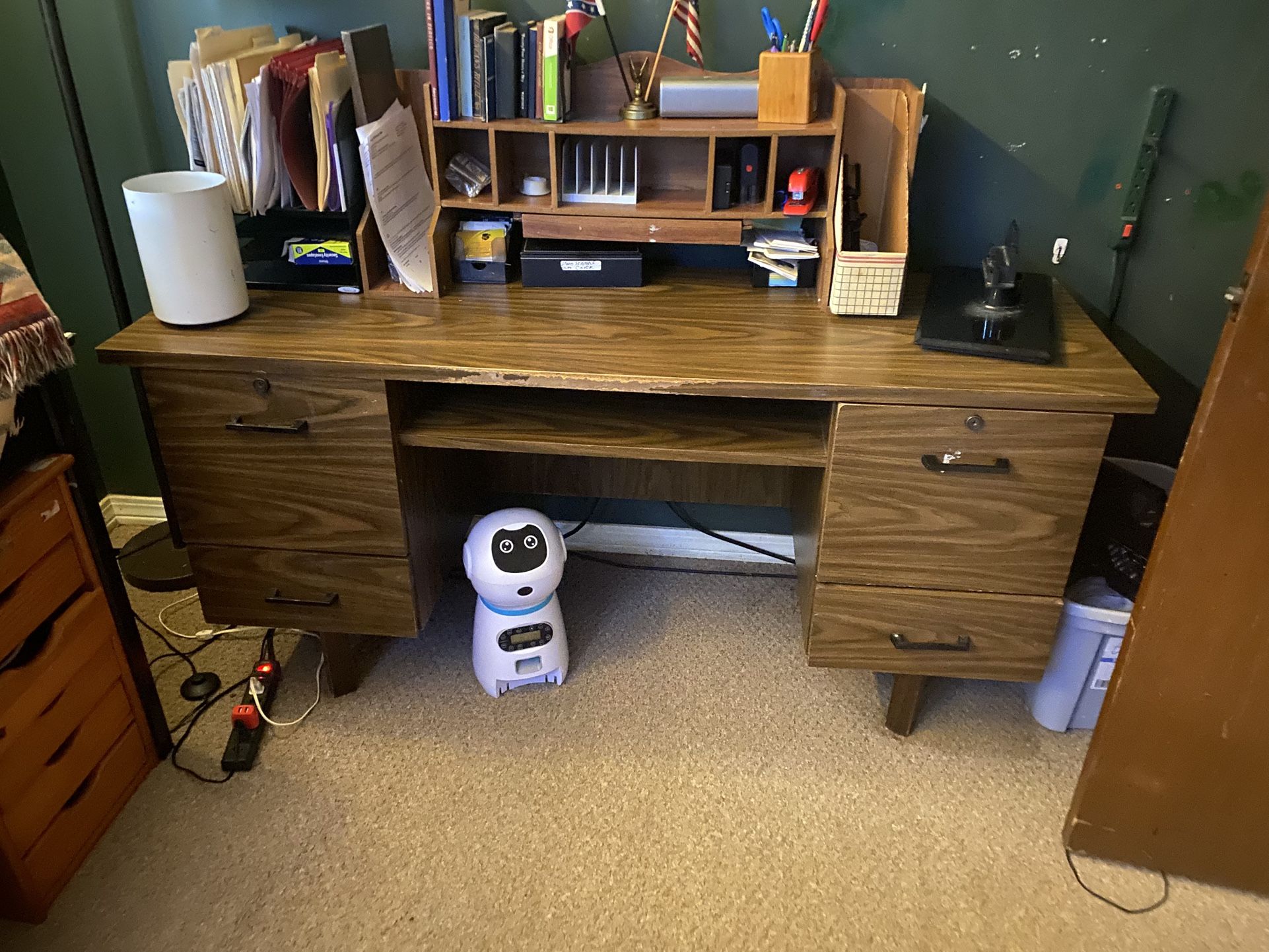 Vintage Desk With Locking File Drawers/key