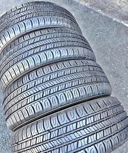225/65/17 Goodyear vendo un set de llantas usadas excelente condiciones de vida las 4 ✅🤩I am selling a set of used tires, all 4 in excellent living c