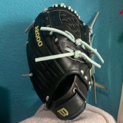 Wilson A2000 Softball Glove