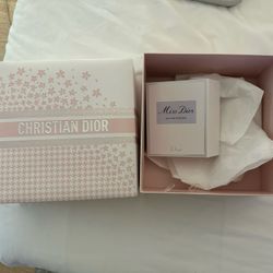 Dior paper packaging