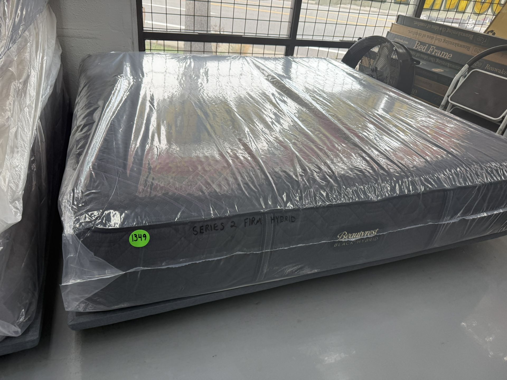 KING SIZE SIMMONS BEAUTYREST BLACK SERIES 2 (FIRM) HYBRID MATTRESS & BOX SPRINGS BED SET