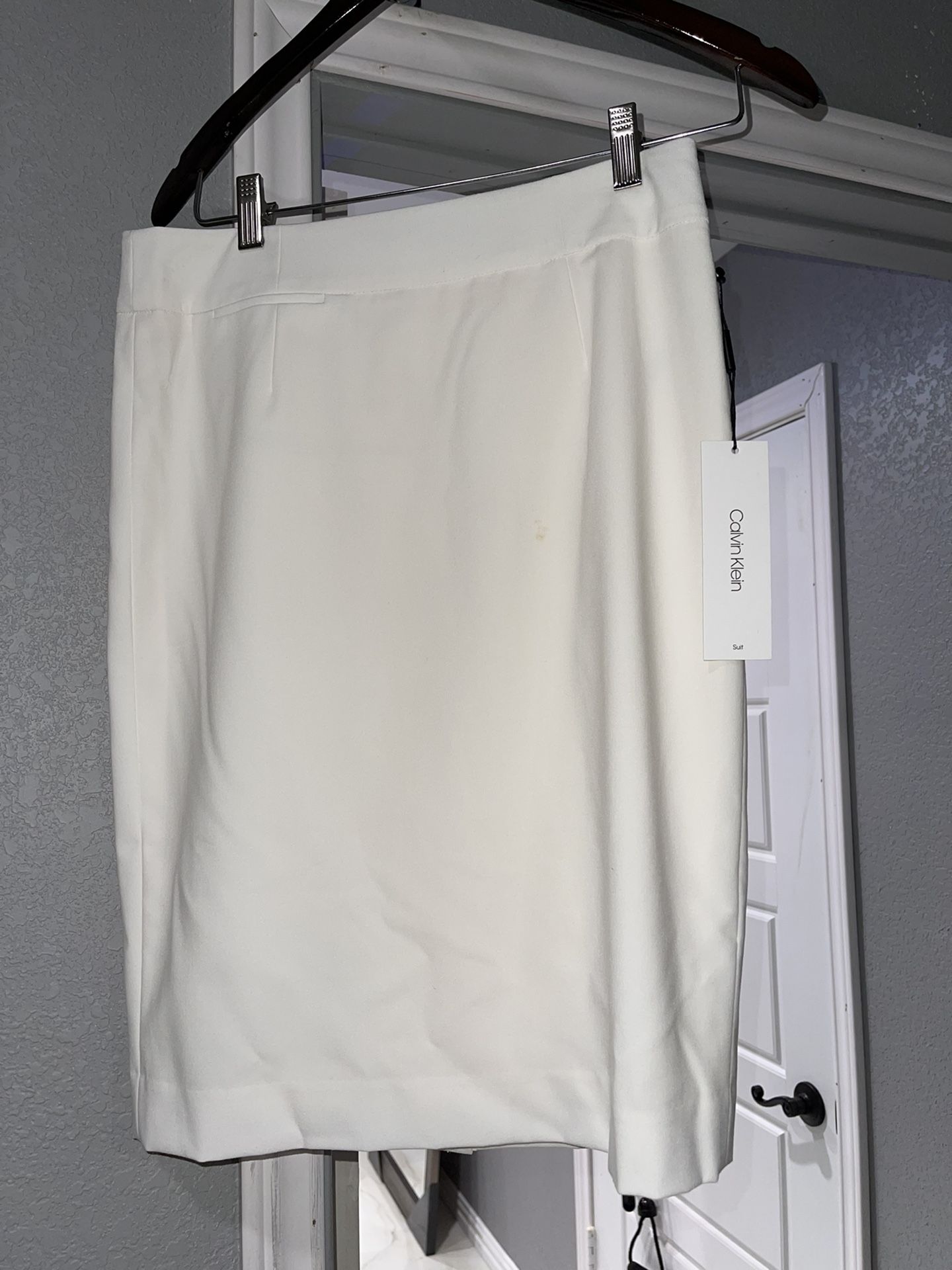 NEW  Calvin Klein White Pencil Skirt 
