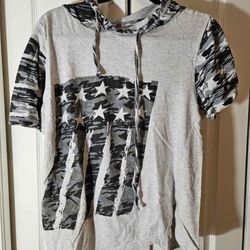 Mettopohe Grey T Shiet With Hood Size Medium 