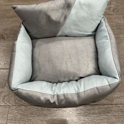 Cozy Bed for Small To Medium Sized Pets