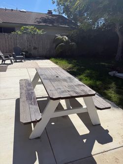 Picnic table Free