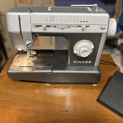 Singer CG590 Professional Sewing Machine